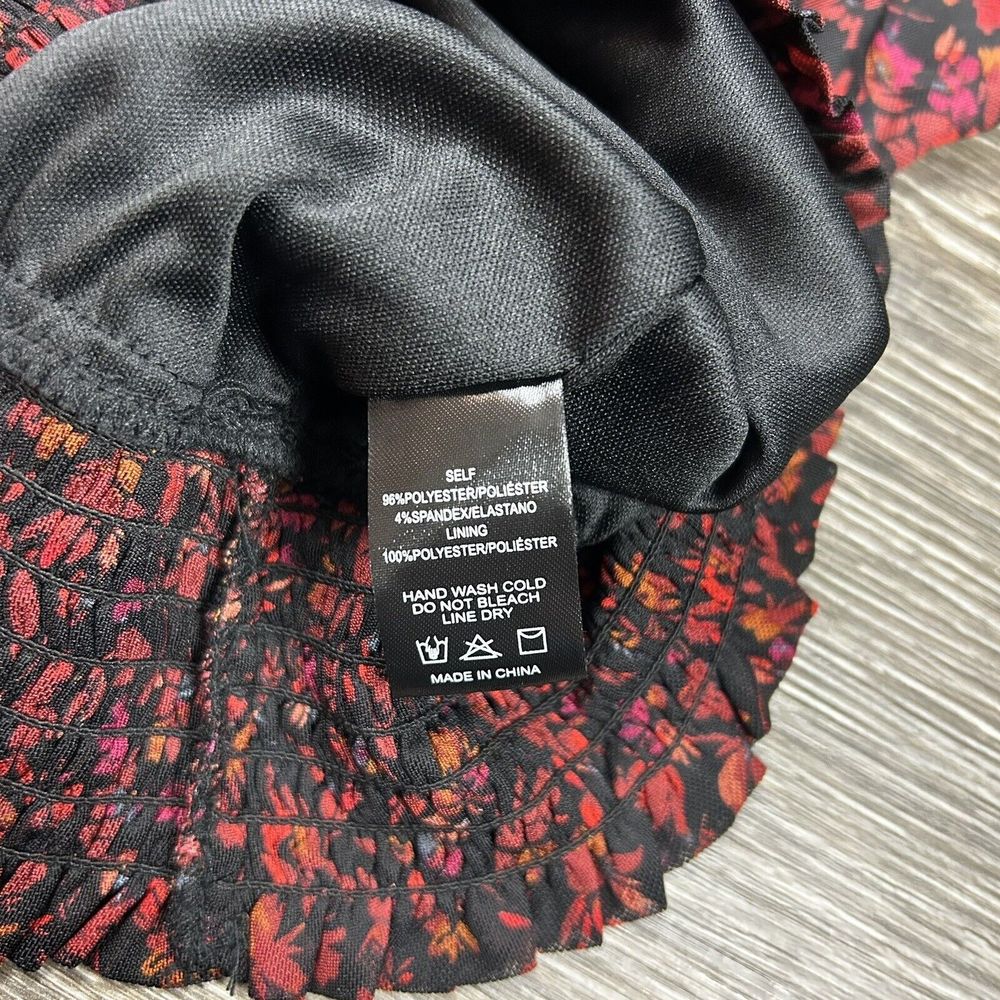 Evereve Black Floral V-Neck Smocked Waist Blouse - Picture 6 of 8